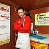 Marcus Glöckler an seinem Wurststand &ndash; ohne Currywurst