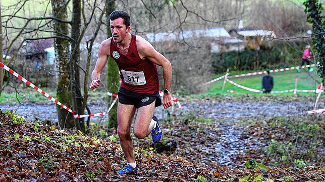 Ein Bild aus Zeiten vor der Corona-Krise: Florian Röser bei einem Crosslauf Mitte November 2019 im Stockacher Osterholz.