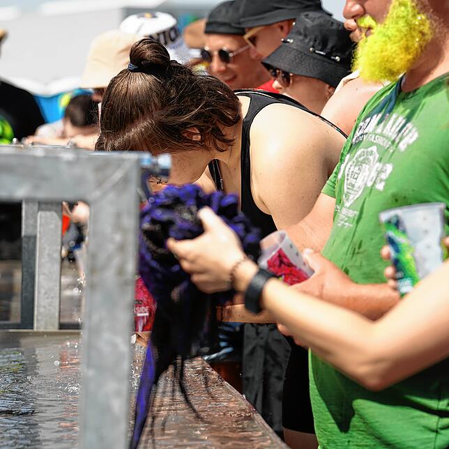Aufgrund der hohen Temperaturen heiß begehrt: die Wasserstellen auf dem diesjährigen Southside. (Aufnahme von Sonntag, 19. Juni 2022)
