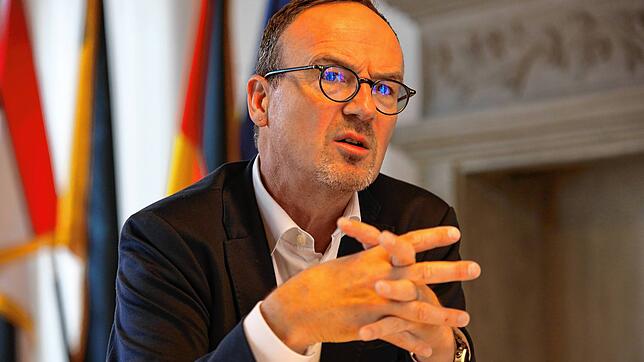 &bdquo;Ich kann nicht von mir weisen, dass auch ich manchmal ungeduldig bin.&ldquo; Oberbürgermeister Uli Burchardt geht im großen ...