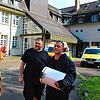 Zahlreiche Rettungskräfte waren im Einsatz, hier spricht Bürgermeister Joachim Burger mit Vertretern des DRK.