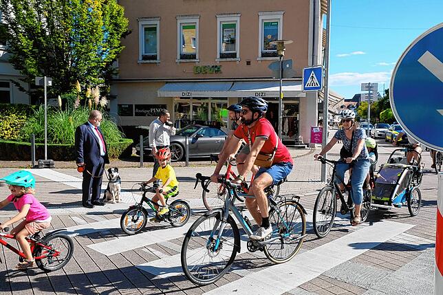 Bild 12: Bilder von der Fahrraddemo in Friedrichshafen