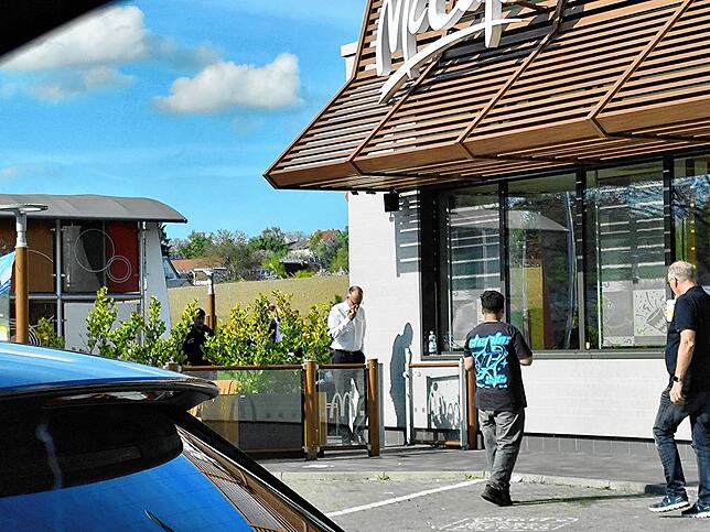 Friedrich Merz macht Rast beim McDonald‘s an der B31 in Überlingen.