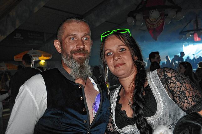 Bild 42: Vollgasstimmung war bei der Dirndl- und Lederhosenparty in Leimbach
