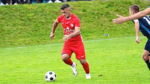 Wieder dabei: Neuzugang Nexhdet Gusturanaj hat seine Sperre aus der Vorsaison abgesessen und kann am Sonntag im Spiel gegen die Spvgg. ...