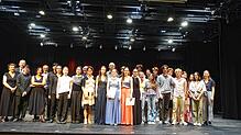 Gruppenbild im Milchwerk Radolfzell mit Teilnehmern, Preisträgern, Begleitern und Dozenten der Sommerakademie sowie Vertretern der ...
