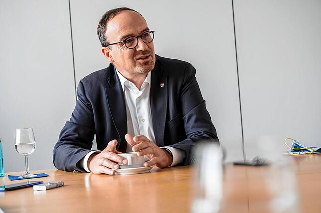 Bild 2: Konstanz will unbedingt Impfzentrum im Bodenseeforum: Aber gibt es überhaupt genügend Personal? Und das ist nicht das einzige Problem