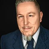 Marcus S. Kleiner ist Medien- und Kulturwissenschaftler. Er gilt als Experte für die Festivalkultur.
