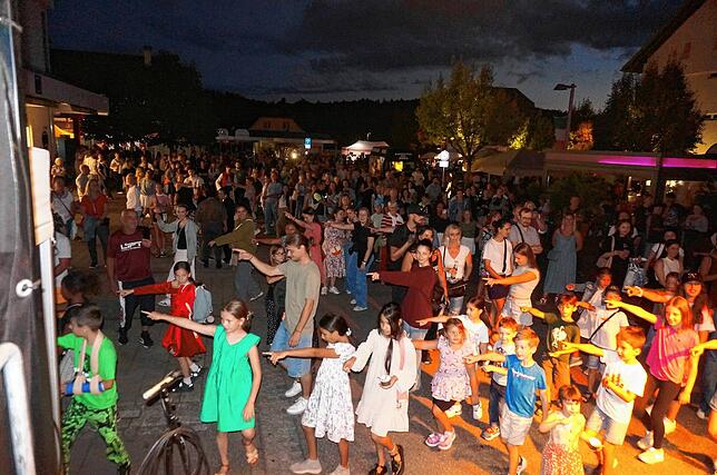 Bild 14: In acht Stunden um die Welt beim Event „Nacht der Kulturen“ in Lauchringen