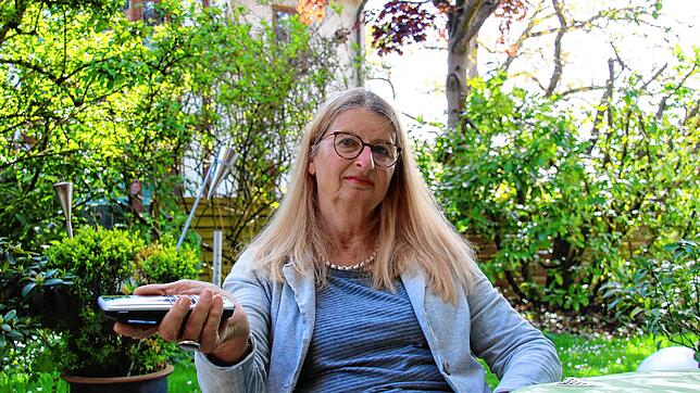 Friederike Kowalski wurde von angeblichen Polizeibeamten angerufen, ließ sich jedoch nicht auf deren Forderungen ein. Nun möchte sie ...