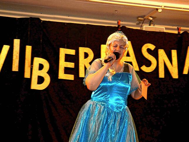 Antje Papenburg-Frey spricht als Prinzessin Elsa über Mütter und Me-Time.