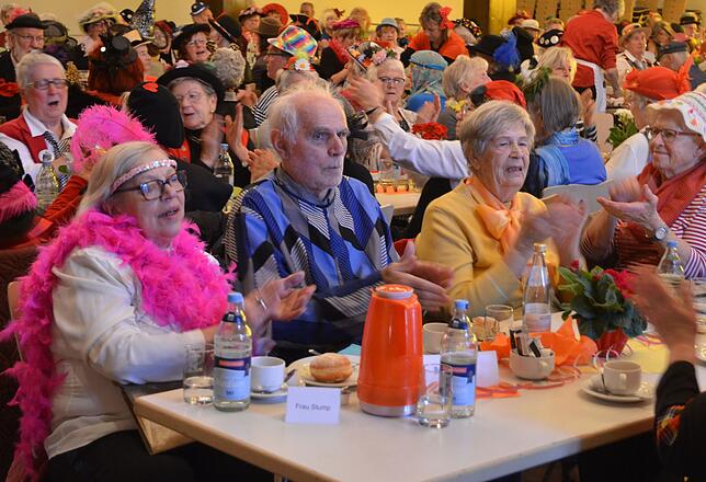 Bild 7: Bilder von der bunten Fasnacht für Senioren in der Stadthalle