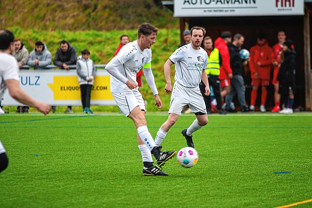 Bild 4: Spvgg Wutöschingen II siegt 3:1 gegen SG Lottstetten/Altenburg – und wir haben Fotos!