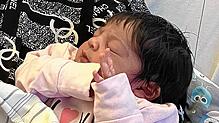 Das Jahr ist noch keine zwei Stunden alt, als in Konstanz Baby Viyan zur Welt kommt. Neben Mama und Papa freuen sich auch ihre beiden ...