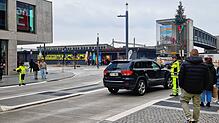 Die Verkehrskadetten Konstanz-Hegau lenken an Hochlasttagen den Verkehr in der Stadt, hier beim Lagokreisel.