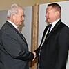 Vor zwölf Jahren hat Markus Hugger (rechts) Helmut Mahler als Immendinger Bürgermeister abgelöst, jetzt braucht die Gemeinde auch für ...