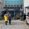 Noch gehen Menschen in das Krankenhaus Radolfzell. Doch schon in wenigen Monaten soll hier das Licht ausgehen.