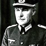Hauptmann Johannes Götz unterstand das Gefangenenlager der Wehrmacht. Ende April 1945 ließ er die rund 1200 russischen Gefangenen an die ...