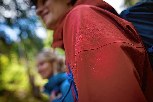 Vaude-Logo auf einer Jacke des Herstellers vom Bodensee.
