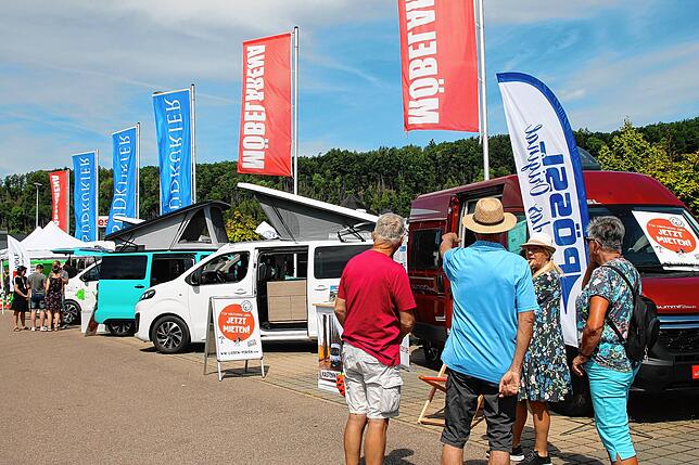 Zukunft: Auf großes Interesse stießen die Wohnwagen, Autos, die sowohl dem Umweltinteresse als auch dem Interesse der Kunden entsprechen.