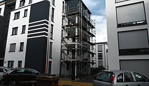 Die Wohnanlage an der Schwenninger Karlstraße ist noch lange nicht fertig gebaut. Deutlich erkennbar ist, dass an diesem Gebäude ein ...
