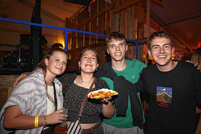 Bild 1: Bilder des Aach-Linzer Weinfests