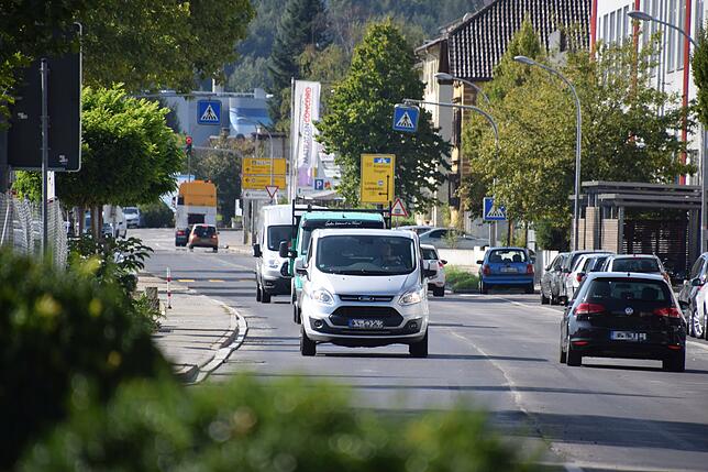 Die Heinrich-Fahr-Straße wird vom 13. bis 15. September für den Einbau der Deckschicht gesperrt.
