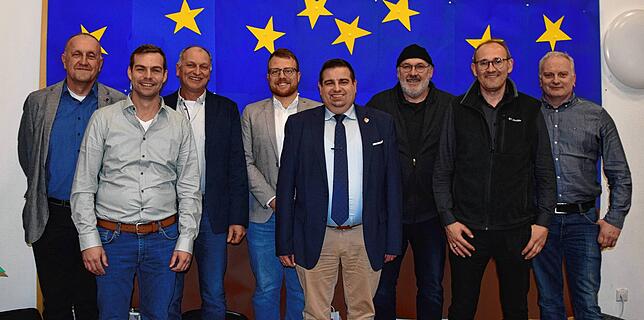 Rechnungsamtsleiter Peter Schmidt, Bürgermeisterstellvertreter Christian Probst, der Technische Bauamtsleiter Franz-Josef Friederichs, ...
