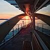 (Archivbild) Die Idylle trügt ein wenig: Die Fahrt mit der Fähre zwischen Meersburg und Konstanz ist nicht nur zum Sonnenuntergang ein ...