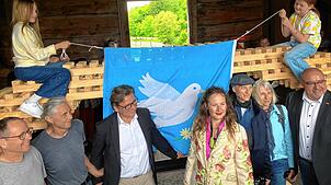 Adrian Bütikofer, Joy Lier (auf der Brücke), Urs Koch, Bürgermeister Thomas Auer, Lucia Angela Cavegn, Gunar Seitz, Ragn Hild Becker, ...