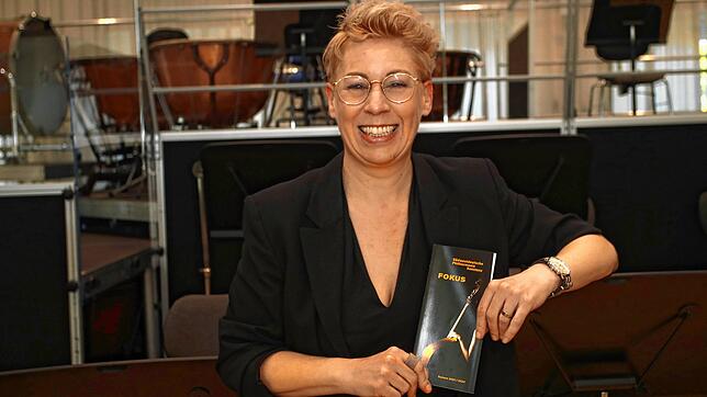 Freudestrahlend: Die Zeit der leeren Orchesterreihen sind vorbei, die Südwestdeutsche Philharmonie darf wieder spielen. Das freut ...