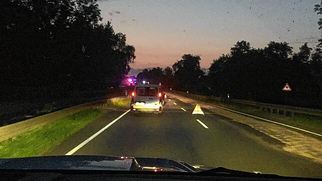 Aus einem LKW ausgelaufenes Speiseöl sorgte am Freitag zwischen Hagnau und Meersburg bis in die Nacht für Verkehrsbehinderungen auf der ...