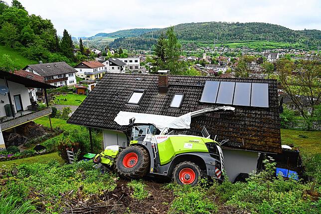 Bild 23: Bergung des Feldhäckslers- Hier sind die Bilder