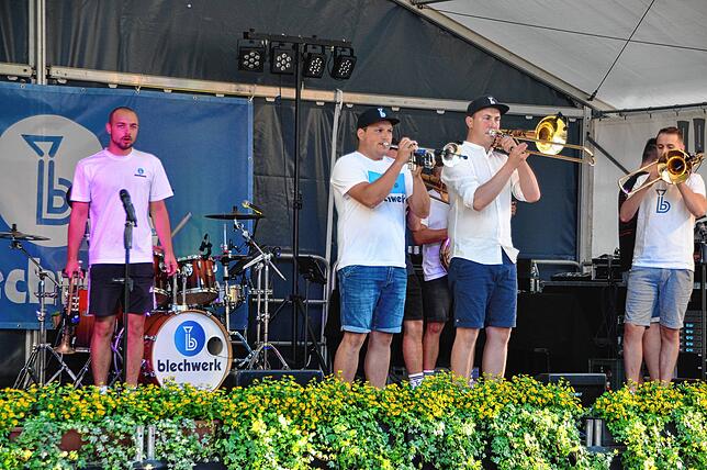 Bild 18: Sonnenstrahlen und Feststimmung in Markdorf
