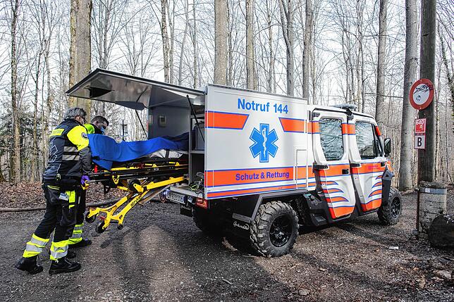 Sanitäter von Schutz & Rettung Zürich. Wer als deutscher Krankenversicherter einen Unfall in der Schweiz erleidet, muss sich um seine ...