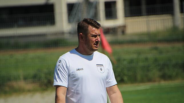 Heinz Jäger, Spielertrainer des SV Geisingen, musste trotz einer späten Führung seiner Elf dem VfB Villingen einen Punkt überlassen.