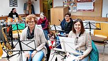 Fleißig geprobt wird für das große Wunschkonzert am kommenden Sonntag, 12. Mai, in Indlekofen. Bild: Bettina Ebi