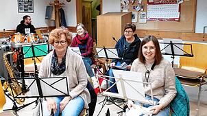 Fleißig geprobt wird für das große Wunschkonzert am kommenden Sonntag, 12. Mai, in Indlekofen. Bild: Bettina Ebi
