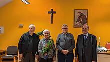 Bei den Ehrungen (von links): Präses Pfarrer Veit Rutkowski, Irmgard Beck (65 Jahre), Bernhard Bächle (25 Jahre) und der Vorsitzende ...
