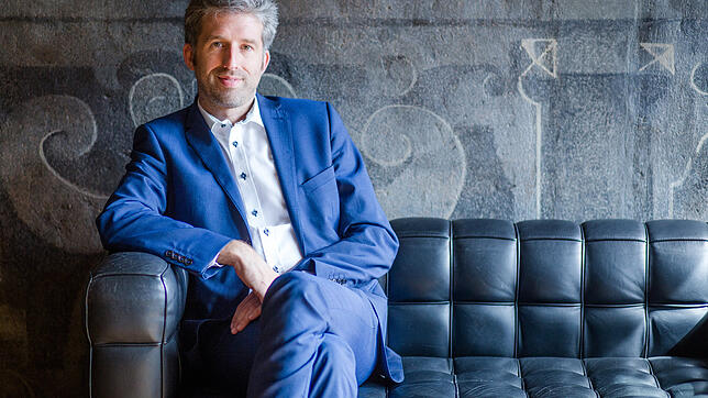 „Meine Stärke ist, dass ich unabhängig bin“, sagt Boris Palmer, Oberbürgermeister von Tübingen, der auf einem Sofa im Rathaus von ...