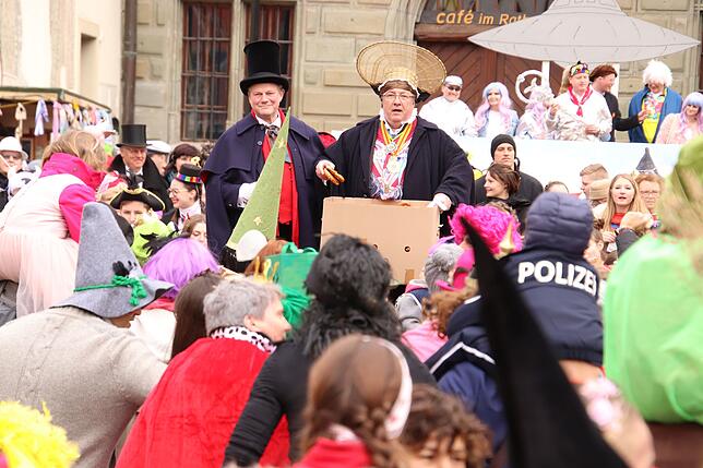 Bild 14: Sali, ihr Narrenfreunde!: Der Schmotzige in Überlingen, vom Wecken um 5 Uhr bis zum Wieberjuck in der Nacht