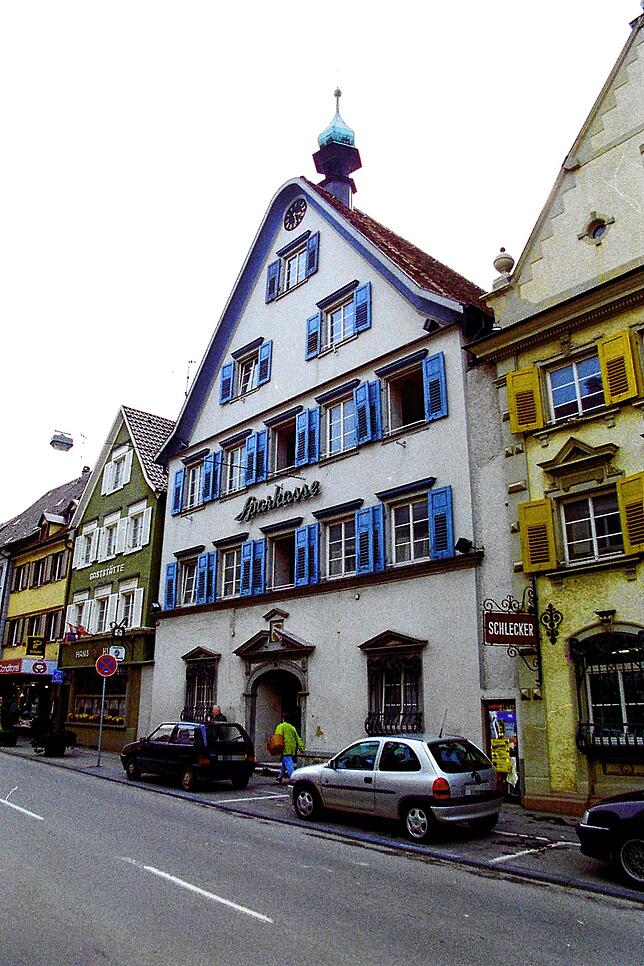 Die Sparkasse war früher in diesem Gebäude in der Oberstadt, in dem heute unter anderem Arzt-Praxen sind. Es ist übrigens das alte ...