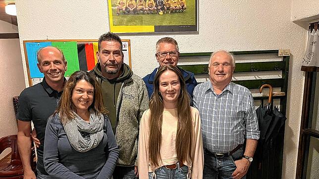 Der Vorstand des FC Herrischried ist nun wieder komplett und geht gut gelaunt ins neue Vereinsjahr (von links): Vorsitzender Stephan ...