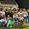 Der FC Singen 04 bejubelt den Sieg über den FC Königsfeld.