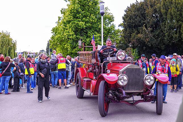 Bild 29: Oldtimerparade in Friedrichshafen lockt zahlreiche Zuschauer – exklusive Bilder!