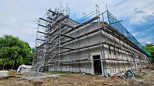 Die Rückseite der Scheffelhalle kann sich schon mal sehen lassen. Schon bald soll der Neubau fertiggestellt werden.