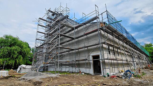 Die Rückseite der Scheffelhalle kann sich schon mal sehen lassen. Schon bald soll der Neubau fertiggestellt werden.