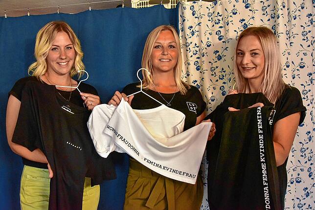 Diese drei Frauen wollen mit ihren eigenen Modekreationen die Rolle der Frau in der Gesellschaft stärken und mit dem Verauf soziale ...