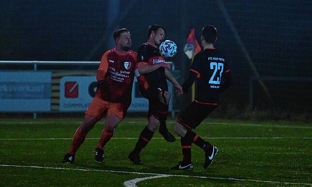 Bild 21: FC Schlüchttal gewinnt das Derby beim FC RW Weilheim &ndash; und wir haben Bilder!