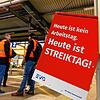 Bereits Ende März hatte die EVG gestreikt, hier eine Kundgebung in Stuttgart. Ab Sonntag steht der Bahnverkehr im Südwesten erneut still.
